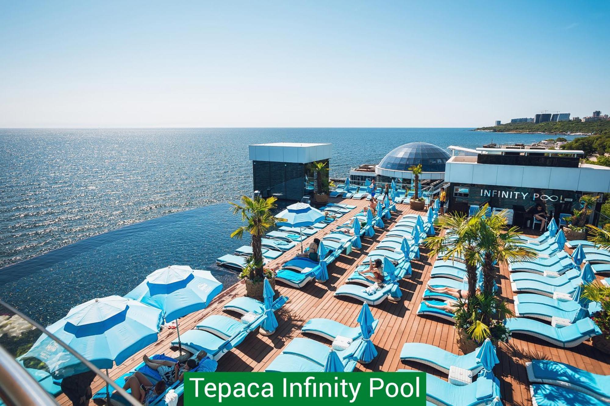 Nemo Hotel Resort & Spa Одеса Екстериор снимка Infinity pool
